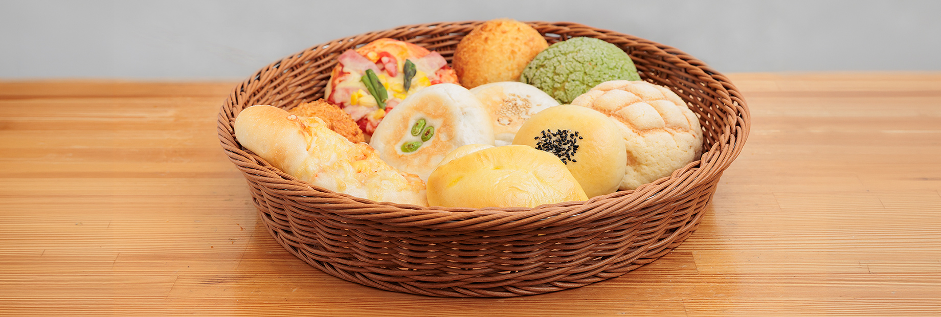 赤い扉の向こうに、焼きたてのしあわせ。