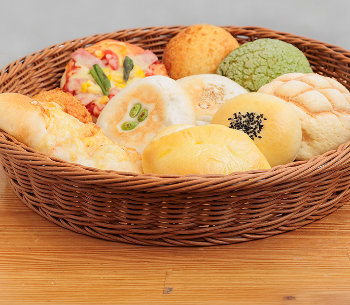 赤い扉の向こうに、焼きたてのしあわせ。